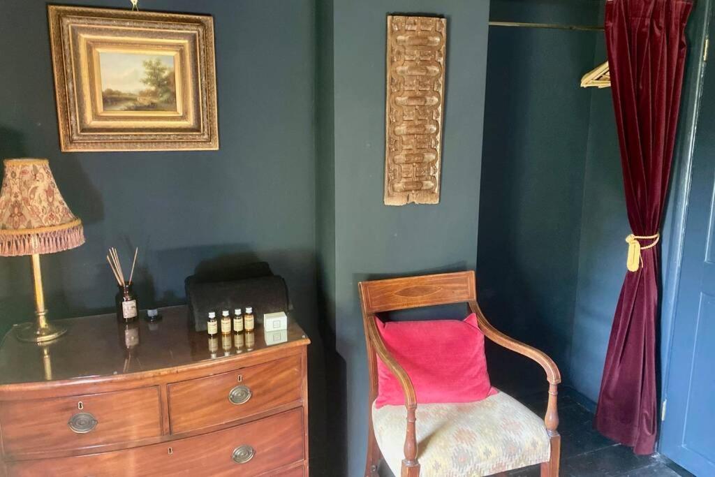 Appartamento 17Th Century Boutique Getaway In The Countryside Martin Mill Esterno foto
